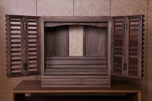 画像をギャラリービューアに読み込む, Kouka【光華】4枚扉・上置タイプ・オイル仕上げ|小型・大川家具調仏壇
